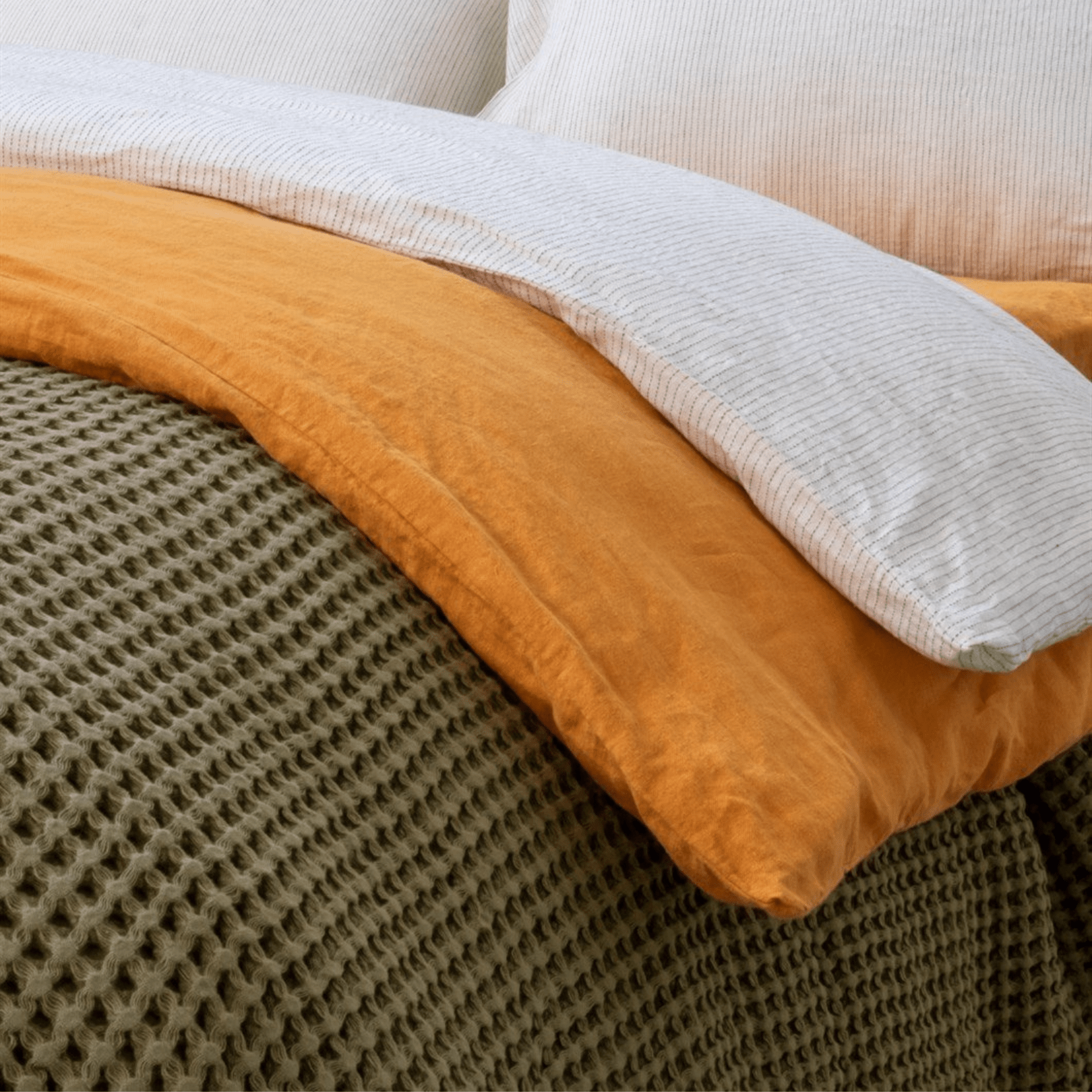 Yuki Waffle Weave King Blanket