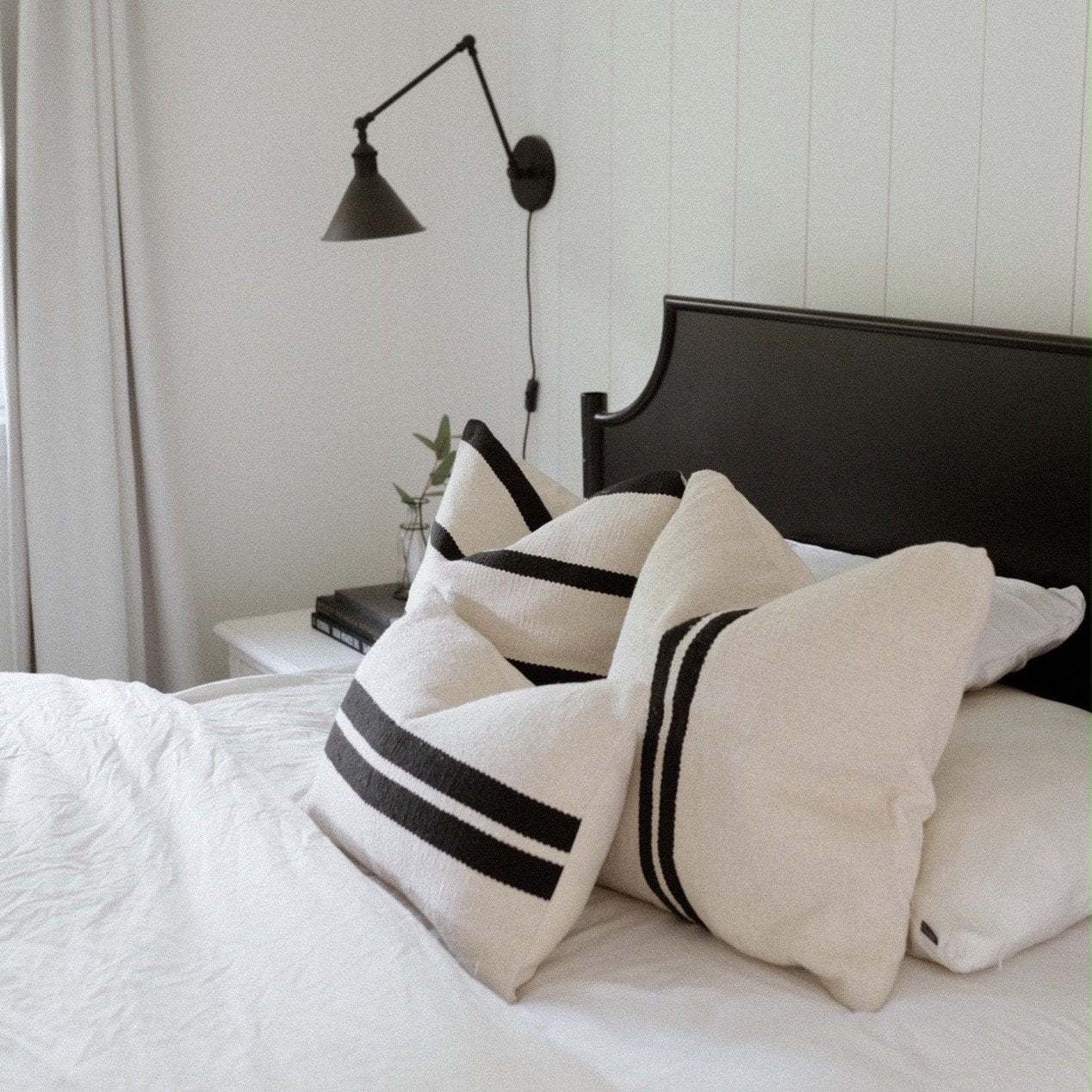 Ruhi Handwoven Black and Cream Pillow - Theloomia