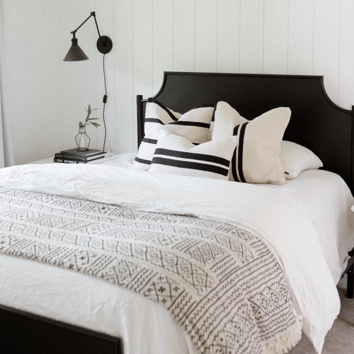 Ruhi Handwoven Black and Cream Pillow - Theloomia