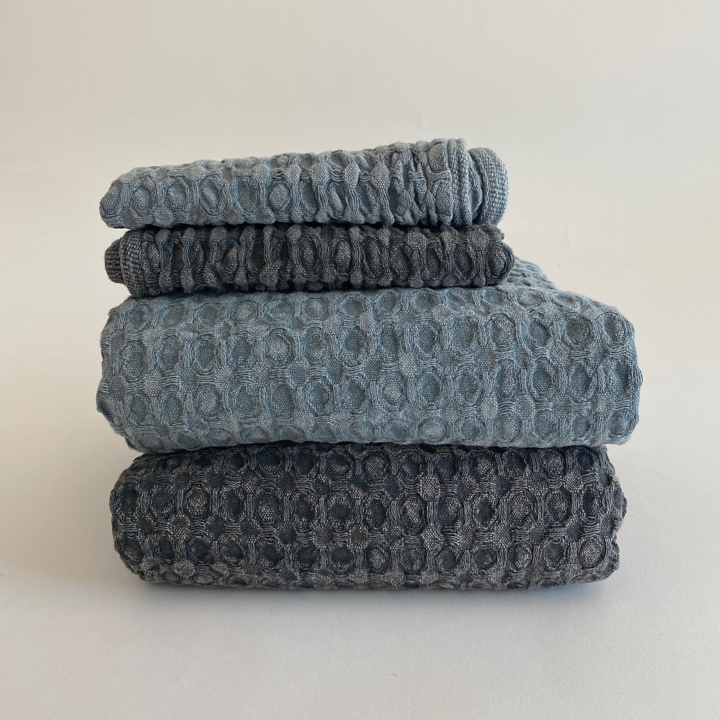 #color_blueish-gray